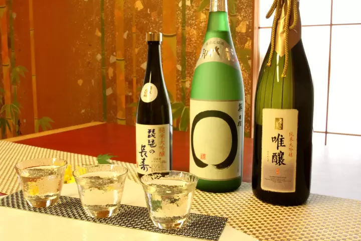 5 Must Buy Souvenirs at Ogoto Onsen and Lake Biwa: Snacks, Sake and More