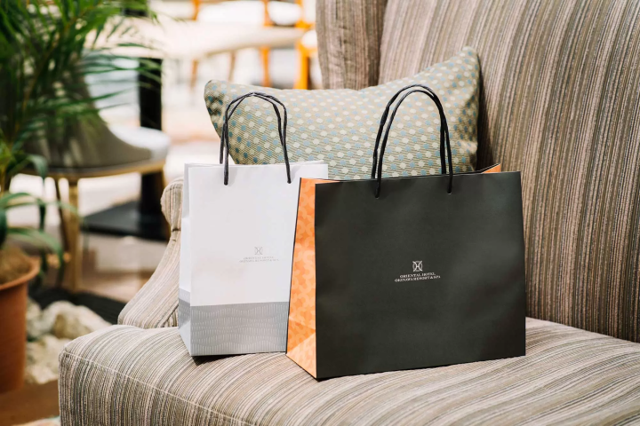 印有“日落”和“时间”图案的纸袋