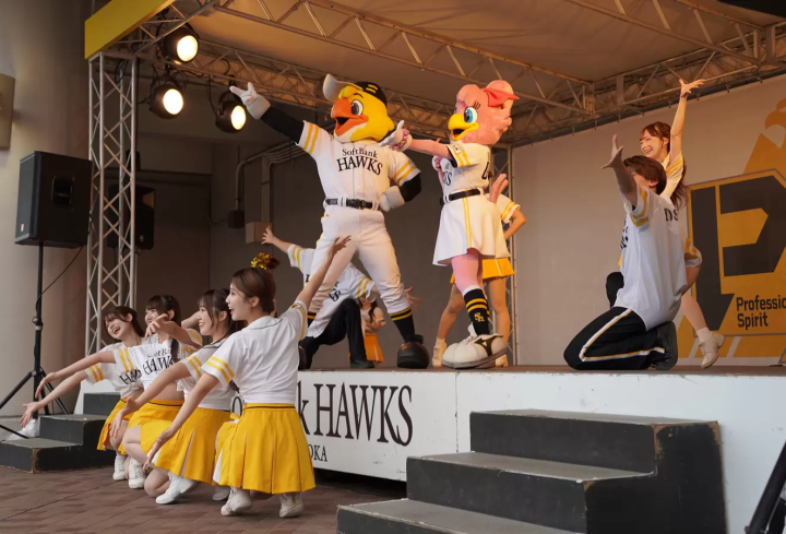 Scenes from the "FAN! FUN! STAGE"