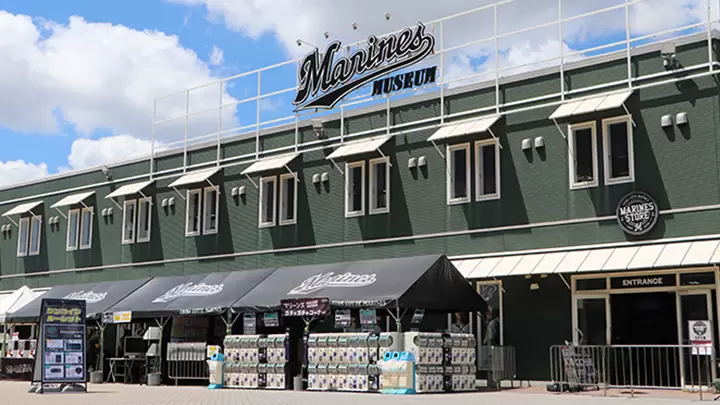 在千叶ロッテマリーンズ的主场 ZOZO 海洋球场感受同步欢呼