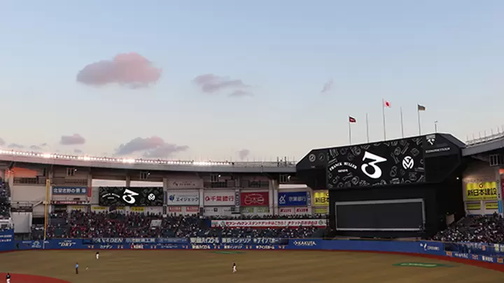 在千叶ロッテマリーンズ的主场 ZOZO 海洋球场感受同步欢呼