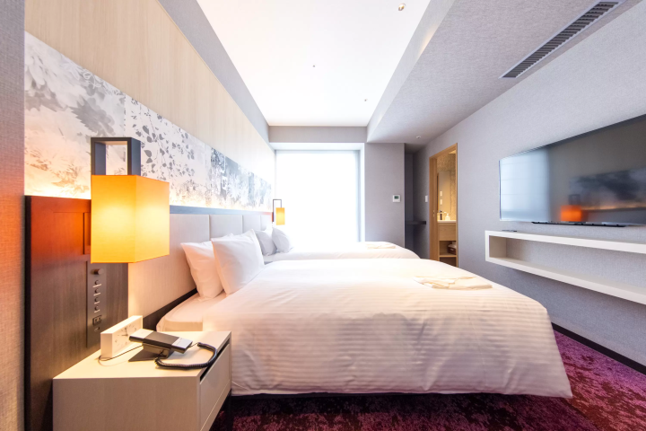 야사카 신사와 니시키 시장까지 걸어서 갈 수 있는 거리에 있습니다! 호텔 포르자 교토 시조 가와라마치는 교토 관광을 위한 편리한 거점입니다.