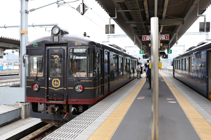 Dining experience on the Tango Kuromatsu (restaurant train) crossing the Yura River railway bridge