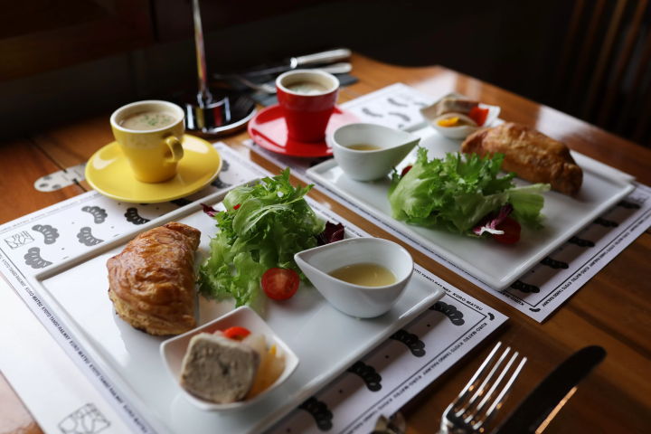 Dining experience on the Tango Kuromatsu (restaurant train) crossing the Yura River railway bridge