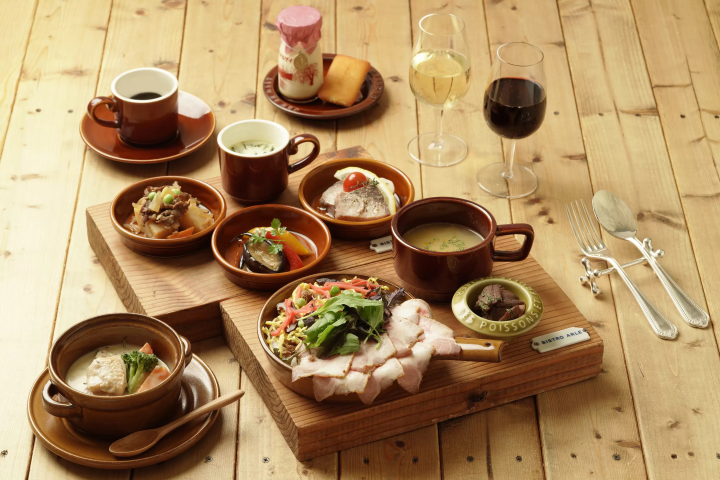 Dining experience on the Tango Kuromatsu (restaurant train) crossing the Yura River railway bridge