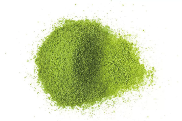 The image is for illustrative purposes only. The more expensive the matcha, the less bitter it is and the stronger its flavor. 