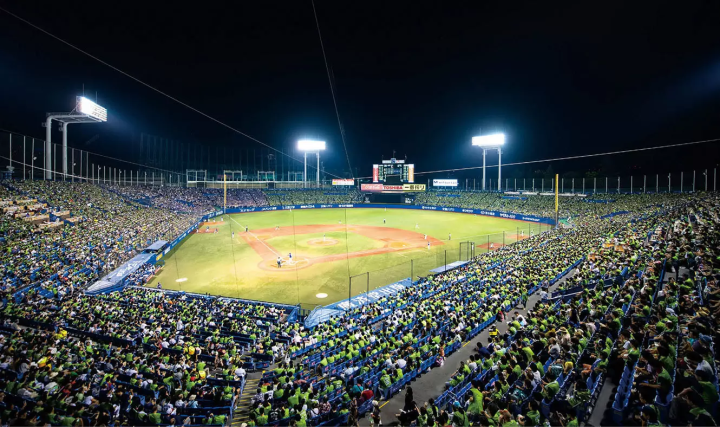 Where is the largest shopping mall in Japan? Introducing "AEON LakeTown," a popular mall near Tokyo