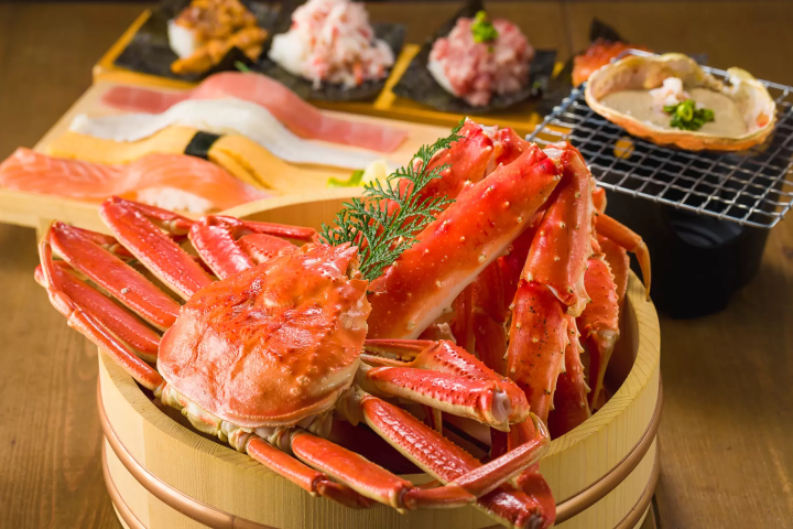 Enjoy sightseeing in Shinjuku! Shrines, shopping, Kabukicho Tower, and all-you-can-eat sushi