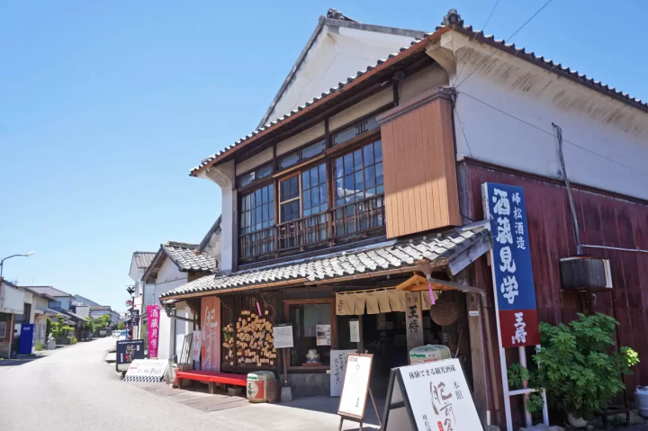 Discover Hizen Hamashuku's Sake Brewery Street: Fun for Japanese Sake Fans!
