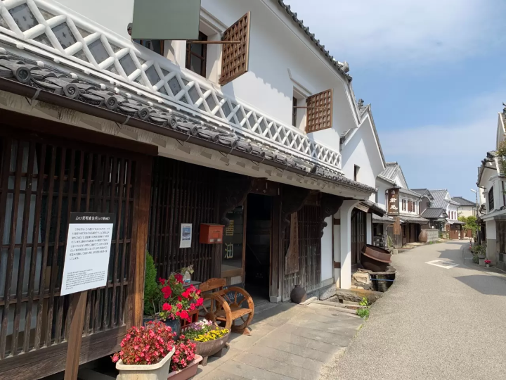 Discover Hizen Hamashuku's Sake Brewery Street: Fun for Japanese Sake Fans!