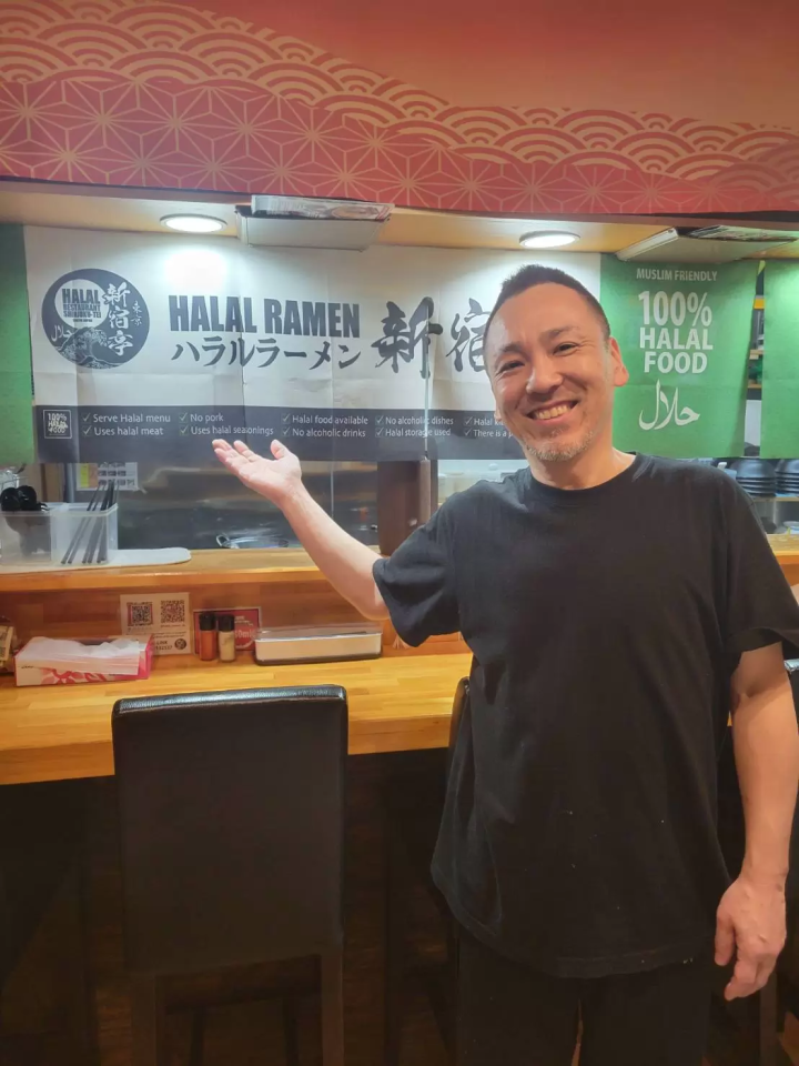 Ken, the owner of "SHINJYUKU TEI"