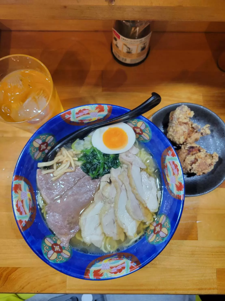 Please enjoy Ken's heartfelt ramen.