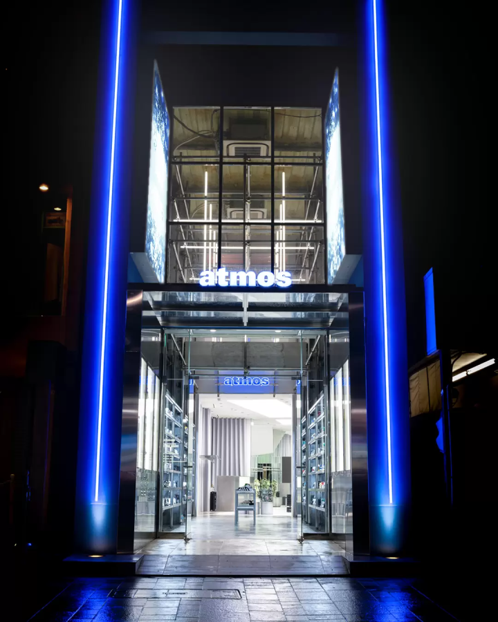 What is atmos BLUE Omotesando, the driving force behind sneaker culture?
