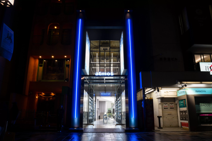 What is atmos BLUE Omotesando, the driving force behind sneaker culture?