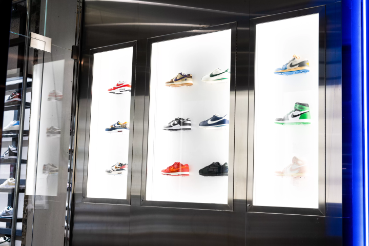 What is atmos BLUE Omotesando, the driving force behind sneaker culture?