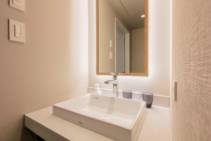 Convenient separate washbasin