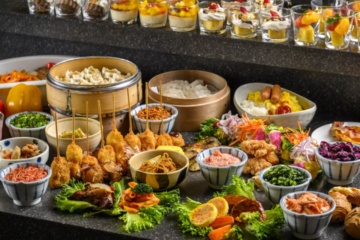 The popular Osaka specialty Niku-sui (meat soup) changes daily