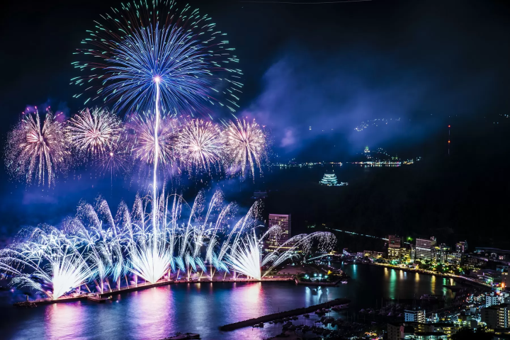 【东京出发】御殿场奥特莱斯购物、烟花、泡温泉，尽享热海烟花盛典