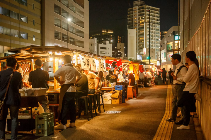 Food stalls (Photo courtesy of Fukuoka City) 