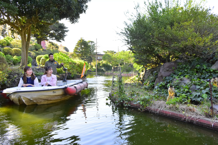 [The only place in Japan!] Get up close and personal with animals on a boat! Izu Shaboten Zoo