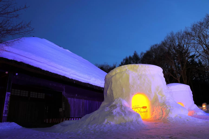 A tour of the "Kamakura" festivals that brighten up the snowy winter region: Yokote, Onogawa, Yunishigawa, Iiyama, and Nakao