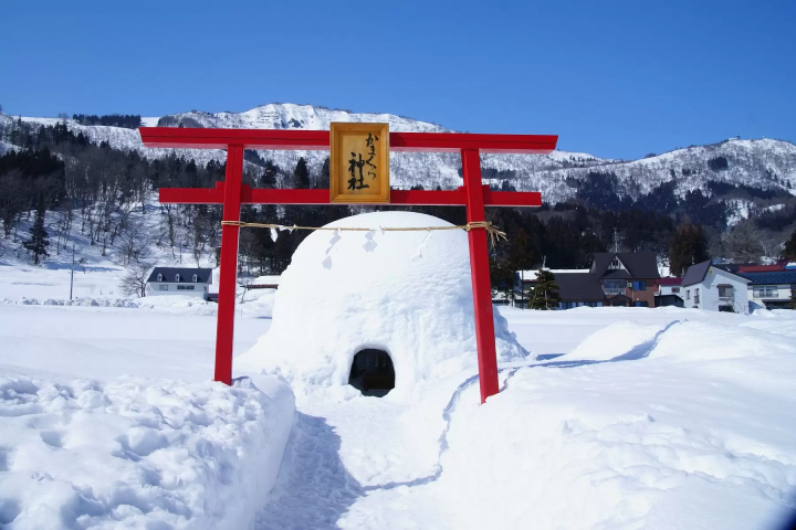 A tour of the "Kamakura" festivals that brighten up the snowy winter region: Yokote, Onogawa, Yunishigawa, Iiyama, and Nakao