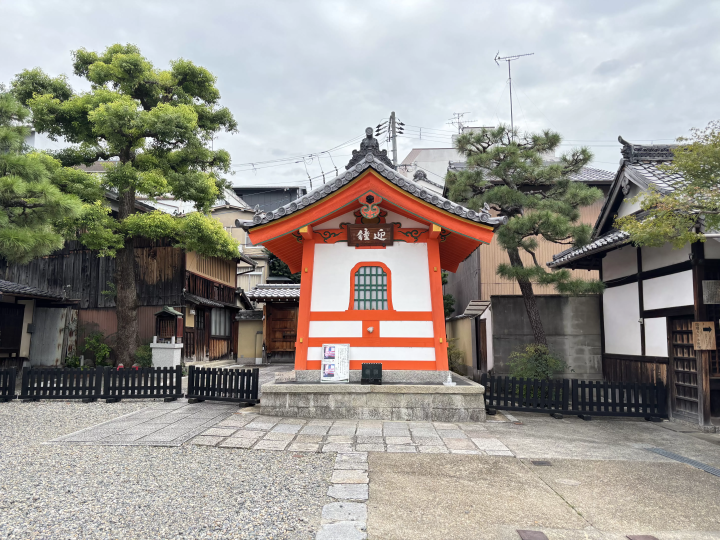 -It is believed that ringing the welcoming bell in the temple grounds will resonate in the underworld and bring spirits back to this world.