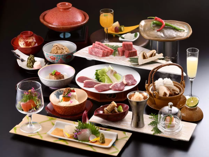 滋賀・おごと温泉「湯元舘」で味わう会席料理｜絶品近江牛と旬の食材を堪能しよう