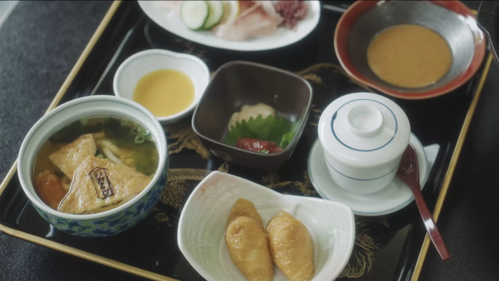 ทริปวันเดียวจากฟุกุโอกะ | สัมผัสประสบการณ์ขบวนแห่แต่งงานจิ้งจอกและชมไฟประดับที่ศาลเจ้ายูโทกุอินาริในเมืองซากะ