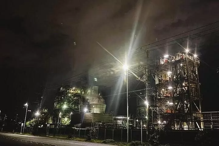 ไกด์ส่วนตัวจะพาคุณไปชมทิวทัศน์ยามค่ำคืนของโรงงานคาวาซากิด้วยรถยนต์ส่วนตัว!