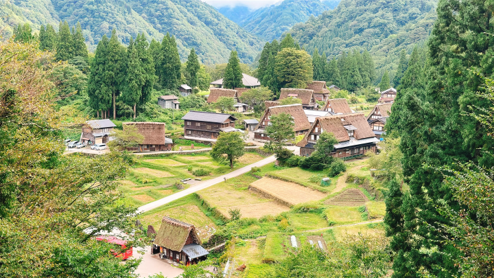 Travel like you're living in a lovely old house in Nanto City, Toyama Prefecture