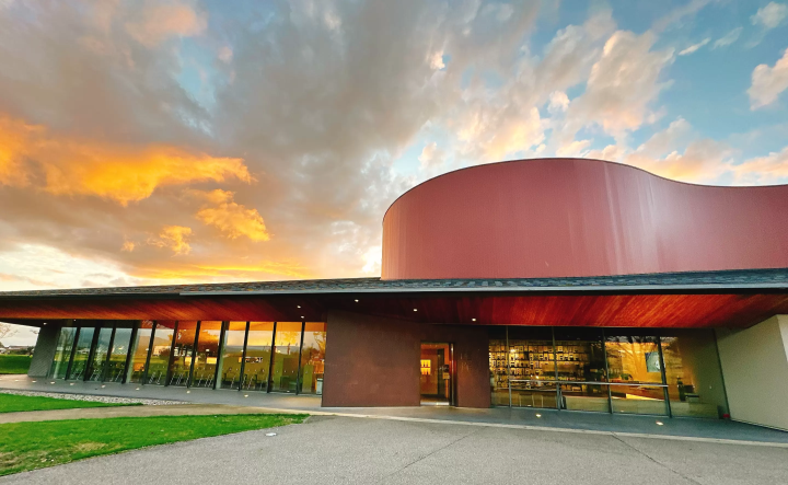 Travel like you're living in a lovely old house in Nanto City, Toyama Prefecture