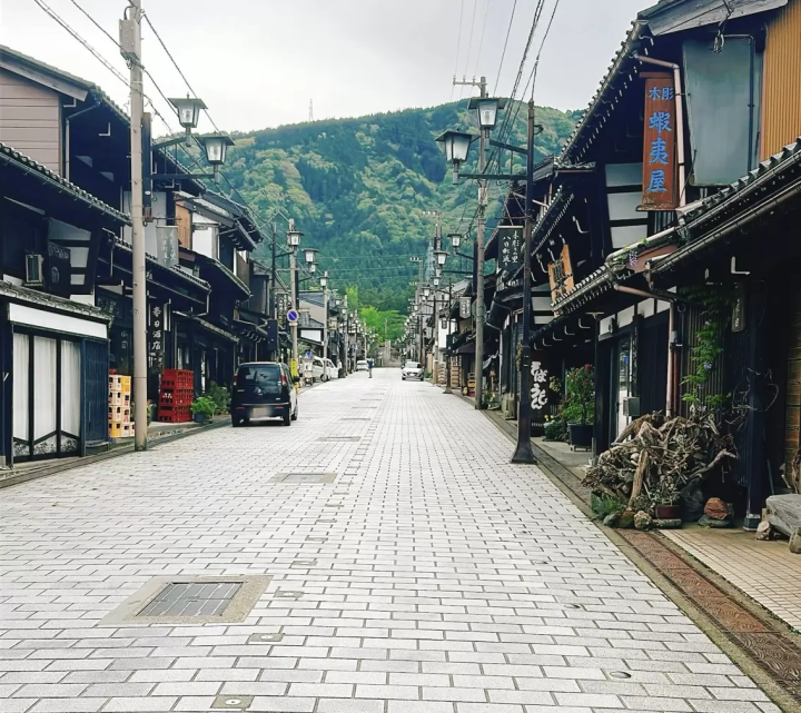 Travel like you're living in a lovely old house in Nanto City, Toyama Prefecture