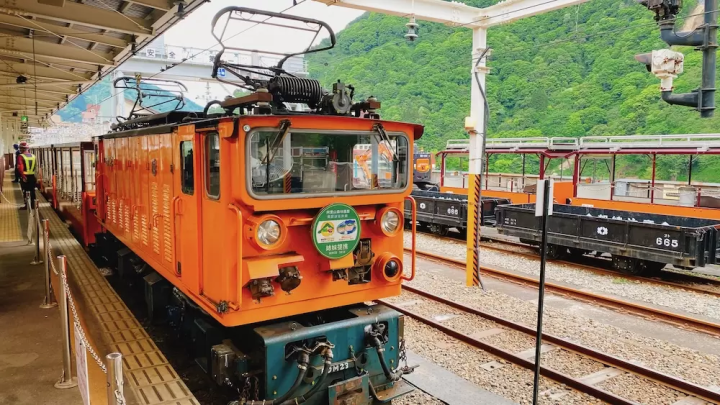 Travel like you're living in a lovely old house in Nanto City, Toyama Prefecture