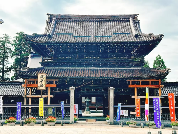 Travel like you're living in a lovely old house in Nanto City, Toyama Prefecture