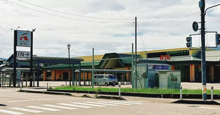 Travel like you're living in a lovely old house in Nanto City, Toyama Prefecture