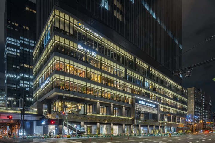 美丽又快捷。大阪车站城将满足您的旅行愿望。