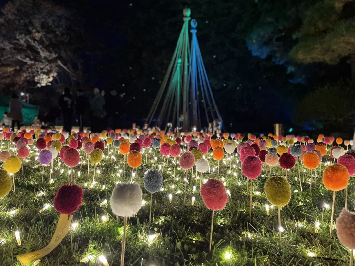 Hirosaki Castle Chrysanthemum and Autumn Foliage Festival 