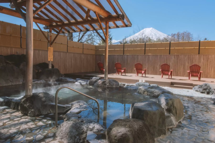 [Yamanashi - Mt. Fuji] Winter fireworks, spectacular views of Mt. Fuji, strawberry picking, and hot springs! Enjoy winter at Lake Kawaguchi!