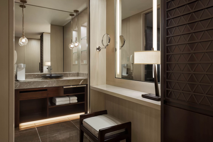 Junior Suite Twin Bathroom 