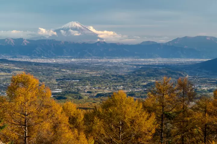 Just 2 hours from Tokyo ! 7 autumn foliage spots in the naturally rich Hokuto City Yamanashi Prefecture !