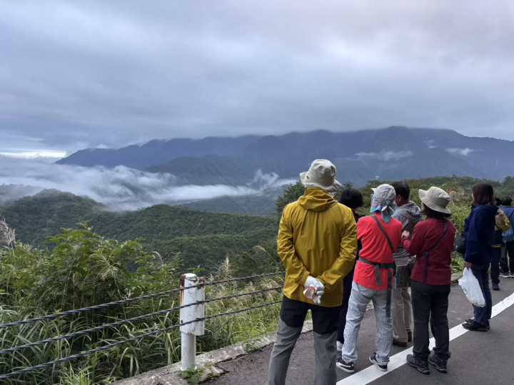 “เมฆน้ำตก” คือสิ่งเดียวที่คุณต้องจับตามองไปตลอดชีวิต! รางวัลทัวร์ภูเขาที่กินได้