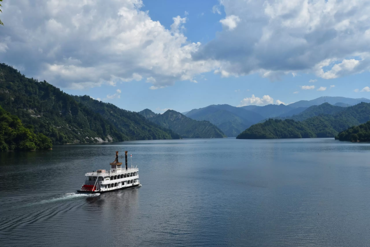 “เมฆน้ำตก” คือสิ่งเดียวที่คุณต้องจับตามองไปตลอดชีวิต! รางวัลทัวร์ภูเขาที่กินได้