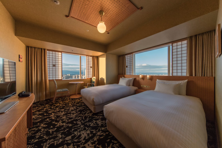 ห้องพักพรีเมียมเตียงคู่ (เพียบพร้อมด้วยตู้เสื้อผ้าแบบวอล์คอินและห้องน้ำพร้อมพื้นที่ล้างหน้า และสามารถชมวิวเมือง โออิตะ จากหน้าต่างสองบาน) 