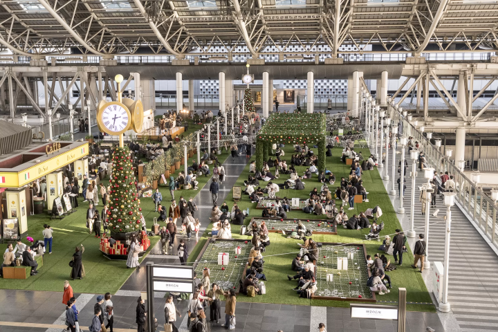 Christmas decorations at the Past Space-Time Square 