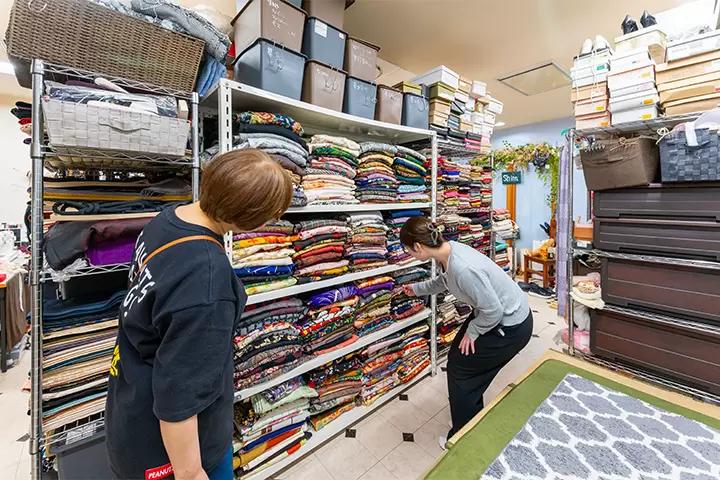 Kimono dressing experience in Asakusa! Find your own style with a vintage kimono from kimono rental shop "shim"