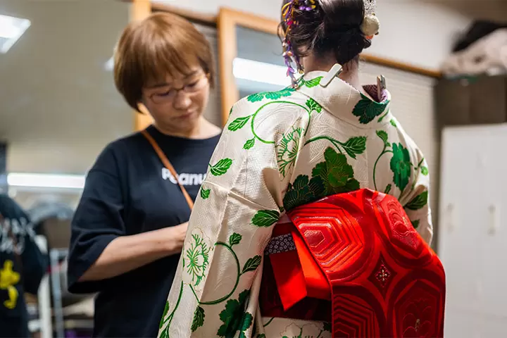 Kimono dressing experience in Asakusa! Find your own style with a vintage kimono from kimono rental shop "shim"