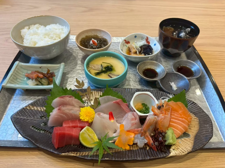 Just 30 minutes by express train from Meitetsu Nagoya Station! "Uo Ichiban," supervised by Kimagure Cook, has opened in Tokoname!