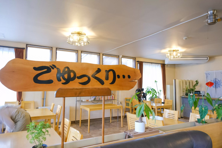 Japan’s Only "Oil Bath"! A Guide to Toyotomi Onsen: Hokkaido’s Northernmost Hot Spring (Day Trips & Stays)