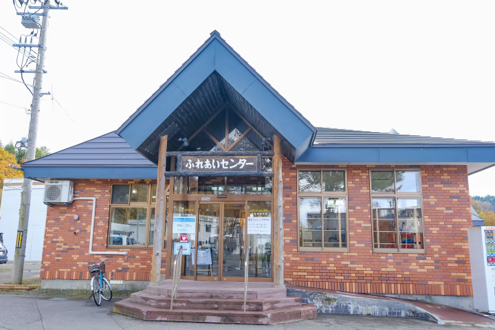 Japan’s Only "Oil Bath"! A Guide to Toyotomi Onsen: Hokkaido’s Northernmost Hot Spring (Day Trips & Stays)